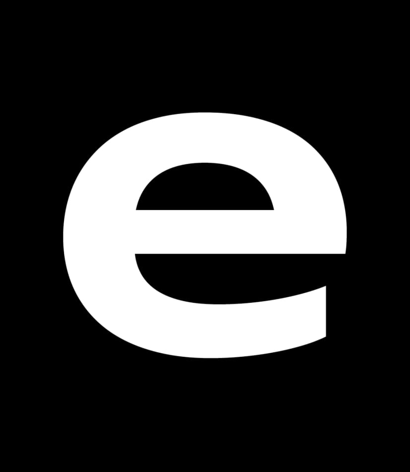 Ein großes weißes e-Symbol auf schwarzem Hintergrund
